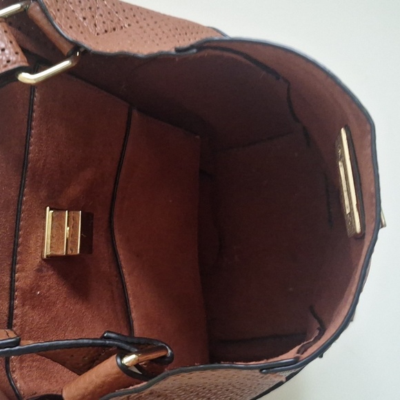Steve Madden Brown Crossbody Bucket Bag - Picture 9 of 15